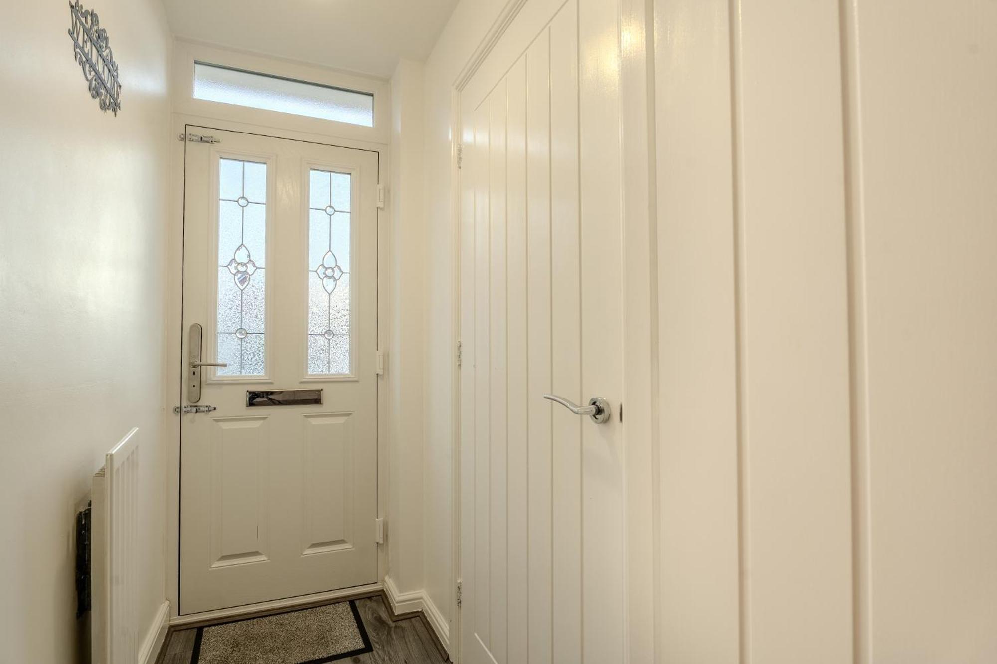 5-beds In Quiet Three Bedroom House Near Anfield Stadium, Free Parking Apartment *
